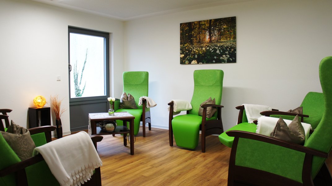 Ruheraum mit Relaxsesseln